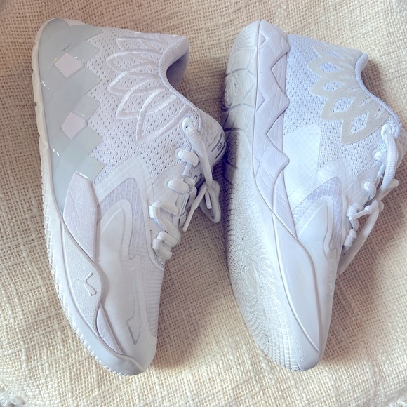 Lamelo ball basket ball shoes. normal season basket ball shoes - Picture 4 of 5